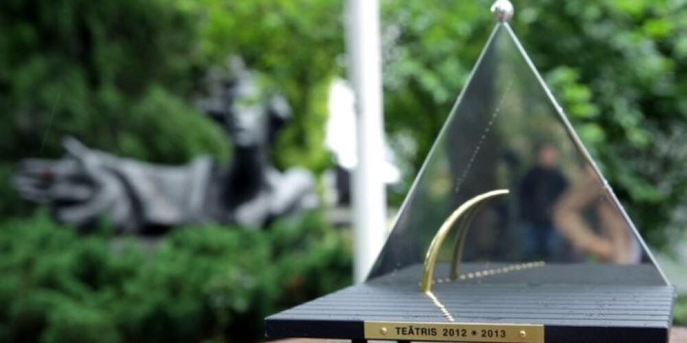 Lai rīkotu pašu radīto pasākumu - teātra balvu "Spēlmaņu nakts", Teātra darbinieku savienībai būs jāpiedalās konkursā.