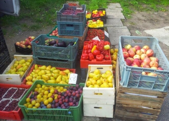 Liepājas tirgū konstatē piecas tonnas nezināmas izcelsmes augļu un dārzeņu