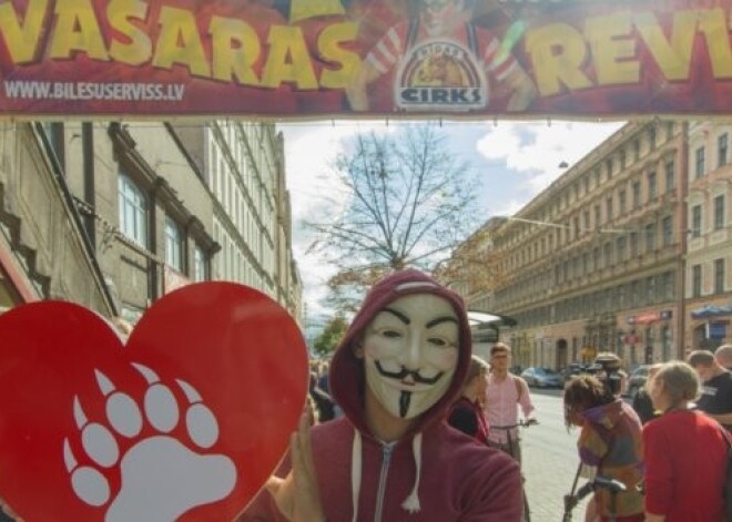 Savākti jau 7000 paraksti, lai Latvijā aizliegtu dzīvnieku cirku. FOTO