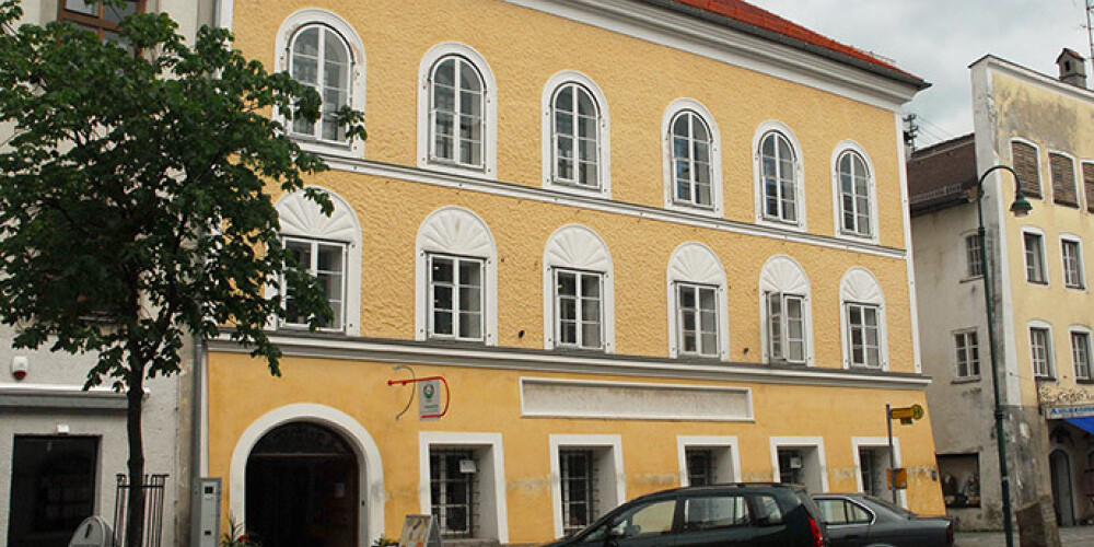 Hitlera māju ierosina pārvērst par holokausta muzeju