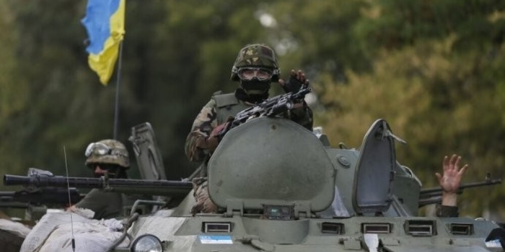 За минувшие сутки в зоне боевых действий на востоке Украины погибли семь военнослужащих, еще 25 получили ранения.