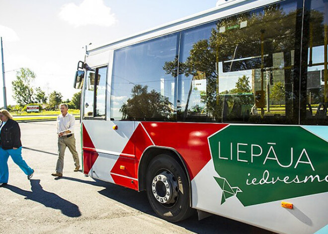 Visus Liepājas autobusus pārkārsos vienādās krāsās