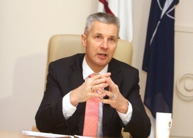 Пабрикс предложил начать поставку вооружений на Украину