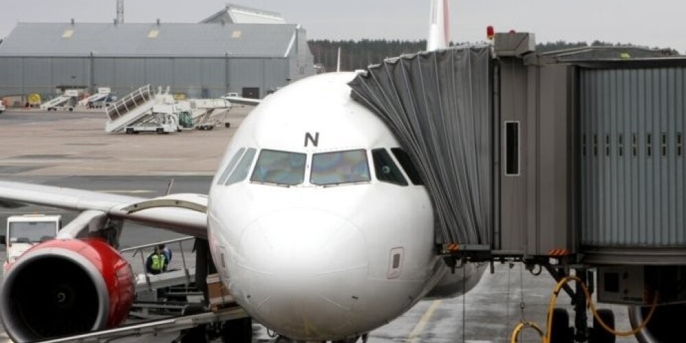 Из-за технических проблем самолет был вынужден приземлиться в Рижском аэропорту