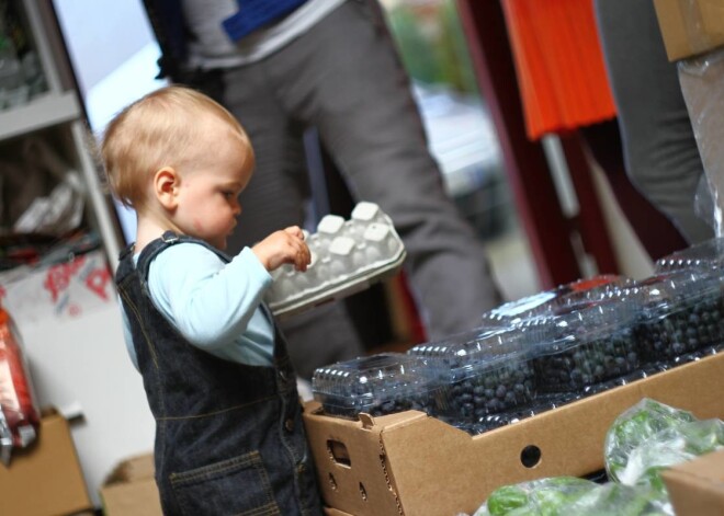 Pirms pieciem gadiem aizsāktā – tiešās pirkšanas ideja Latvijā nu darbojas pilnā sparā. Cilvēki iepērk pārtikas produktus tieši no zemnieka, turklāt šim mērķim nav jāiet pat uz tirgu.