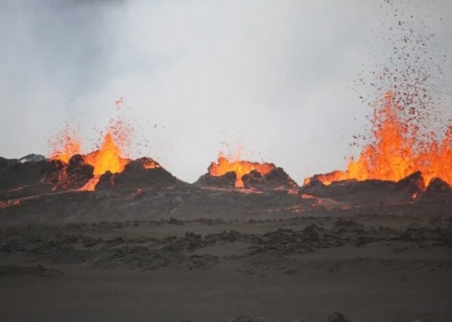 Vulkāna izvirdums Islandē: aicina iedzīvotājus gatavoties katastrofai. FOTO. VIDEO