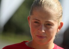 Latvijas talantīgā tenisiste Aļona Ostapenko pēc pirmā WTA pamatturnīra ievērojami pakāpusies pasaules rangā.