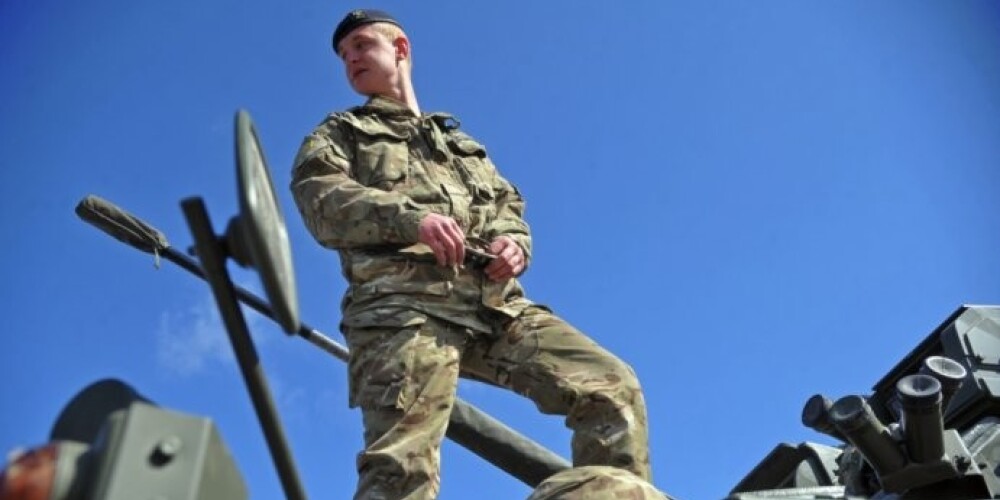 Пять военнослужащих отправляются на учения на Украину