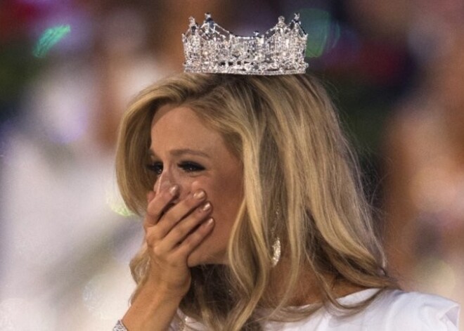 Par "Miss America" kronēta 23 gadus veca krieviete. FOTO