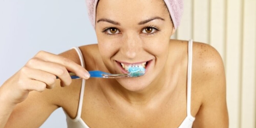Kā pareizi tīrīt zobus? Stāsta zobārste