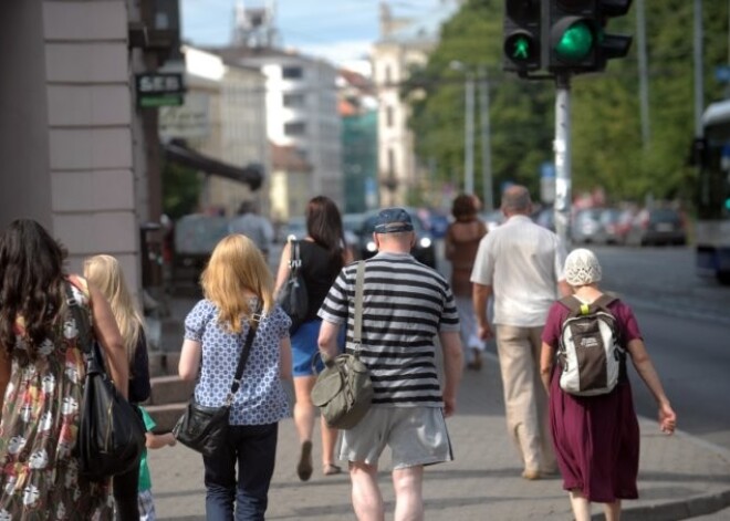 Brīvdienas būs saulainas un siltas; nākamnedēļ kļūs krietni vēsāks un līs