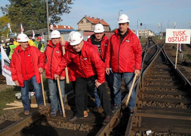 Poļu ogļrači bloķē vilcienu ar Krievijas oglēm