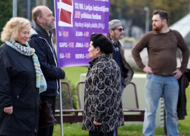 Uz Krievu savienības rīkoto akciju Rīgā ieradušies 12 cilvēki