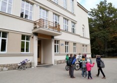 Подвесной потолок в отремонтированном корпусе Пумпурской школы обвалился в коридоре на первом этаже