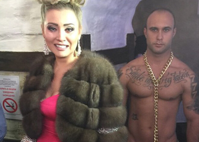 Лена Ленина пришла на мероприятие с ядовитым пауком на голове