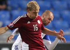 Artjoms Rudņevs mačā pret Islandi nopenīja divas dzeltenās kartītes, kas nozīmēja noraidījumu.