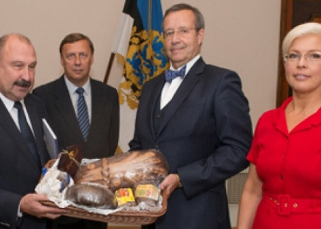 Laulība glābta? Igaunijas pirmā lēdija atkal mirdz pie Ilvesa sāniem. FOTO