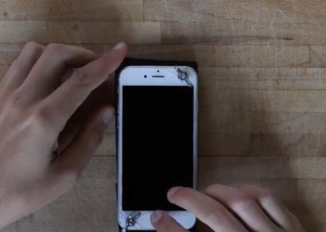 Recepte tiem, kam iPhone 6 kabatā lokās. VIDEO