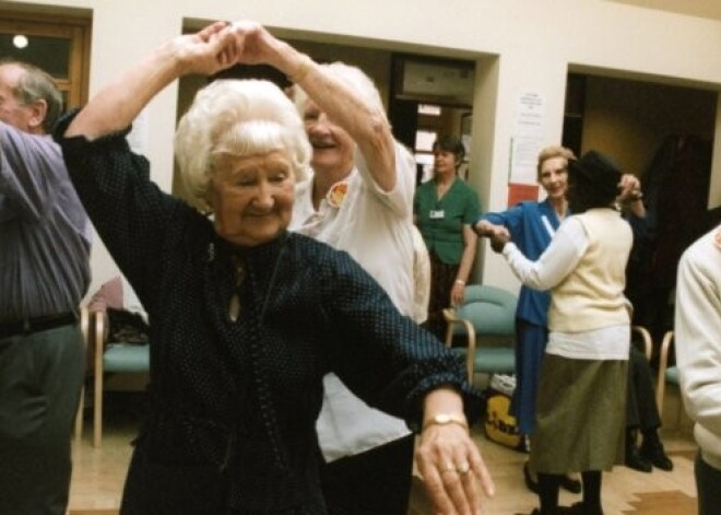 Фейковая новость о секс-вечеринке для пенсионеров взорвала Рунет