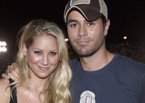 Известный певец объявил о расставании с российской спортсменкой