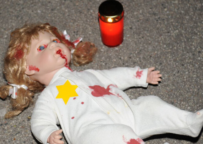 Protestē pret mūzikla "Cukurs. Herberts Cukurs" uzvešanu Rīgā. FOTO