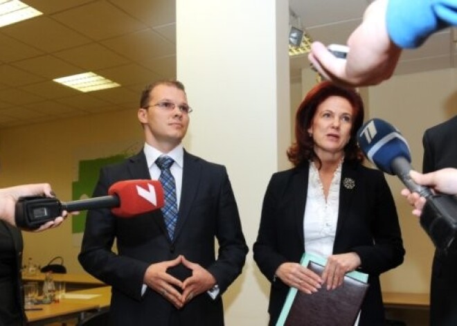 Neformālā gaisotnē brīvdienās politiķi centīsies sadalīt ministru amatus