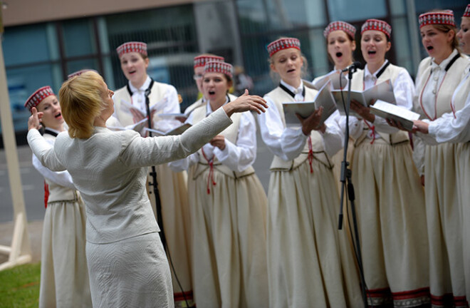 Sestdien Rīgas Latviešu biedrības namā vērienīgi atzīmēs mūsu koru kultūras pamatlicēja Jāņa Cimzes 200. jubileju. Svētku koncertā uzstāsies arī koris „Balta” (attēlā).