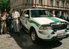 Скандальный внедорожник Lincoln Navigator, купленный 16 лет назад за 75 000 евро, продали за 366 евро