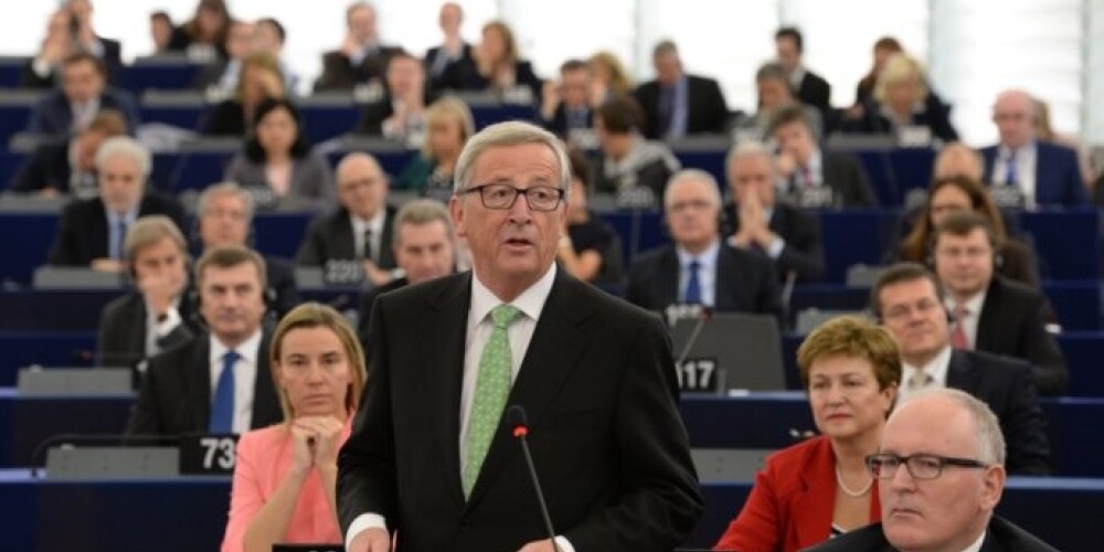 Eiroparlaments apstiprinājis jauno Eiropas Komisiju ar Dombrovski komandā
