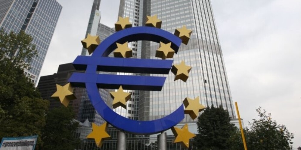 Centrālās bankas pārbaudi nav izturējušas 25 eirozonas lielās bankas