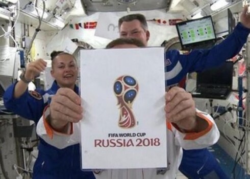 Логотип сделан в виде яиц Фаберже, которые являются символом России в том числе