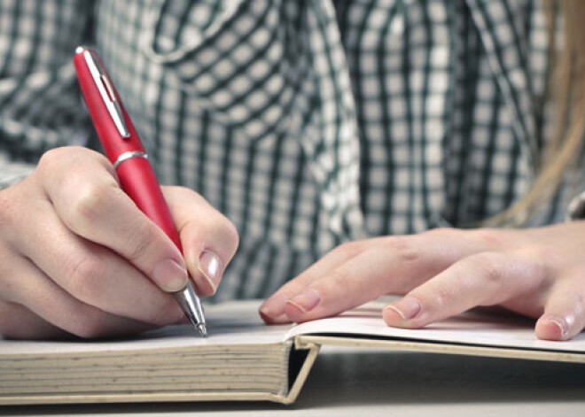 Psihoterapeitu kušetītes vairs nav modē. Arvien populārāka - rakstīšanas terapija