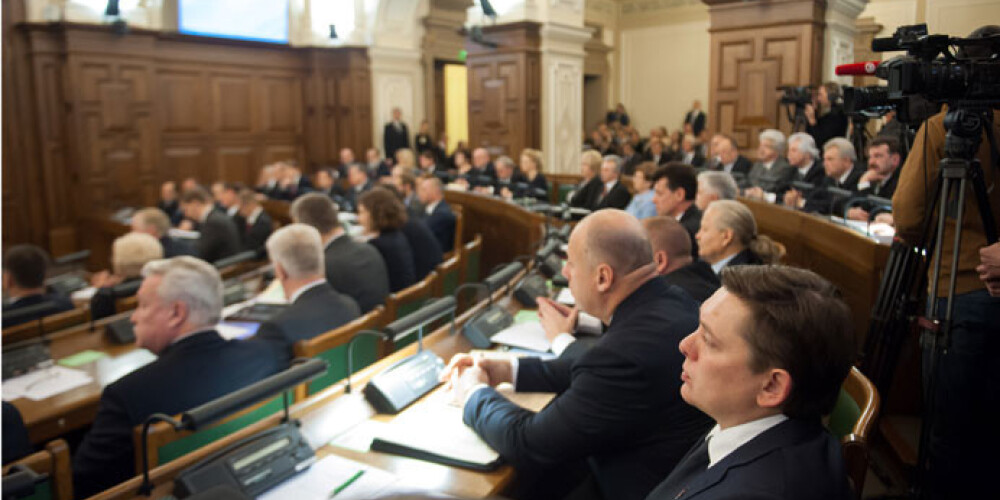Uz 12.Saeimas pirmo sēdi ieradušies visi 100 topošie deputāti. FOTO