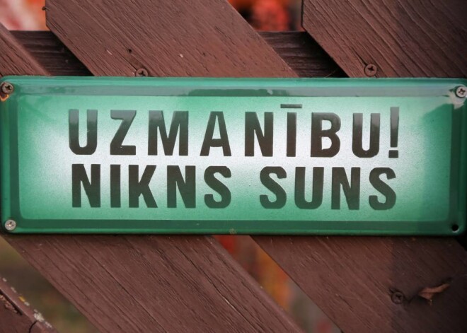 Aiz šīs ēkas žoga Langstiņos, Ēlenburgas ielā, mīt nikns un asinskārs suns, kurš gan pašlaik tur nav redzams.