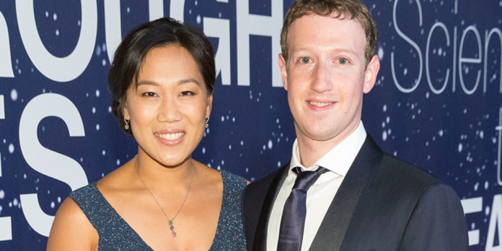 Основатель Facebook Марк Цукерберг вышел в свет с женой