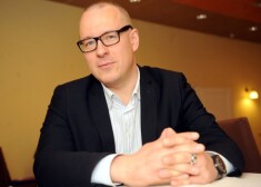 Kādreiz šim parlamentāriem regulāri gadījās iekulties dažādās ķibelēs, parasti kunga prātā. Tagad viņš no politikas ir aizgājis.