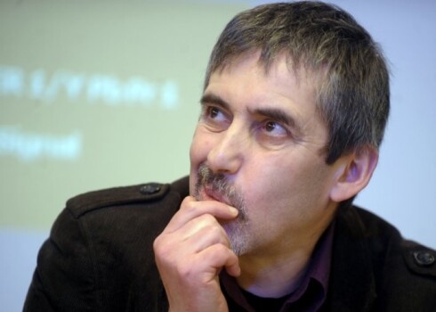 В 2009 году Линдерман основал латвийскую партию "За родной язык!", а в 2012 году инициировал в Латвии референдум за предоставление русскому языку статуса второго государственного