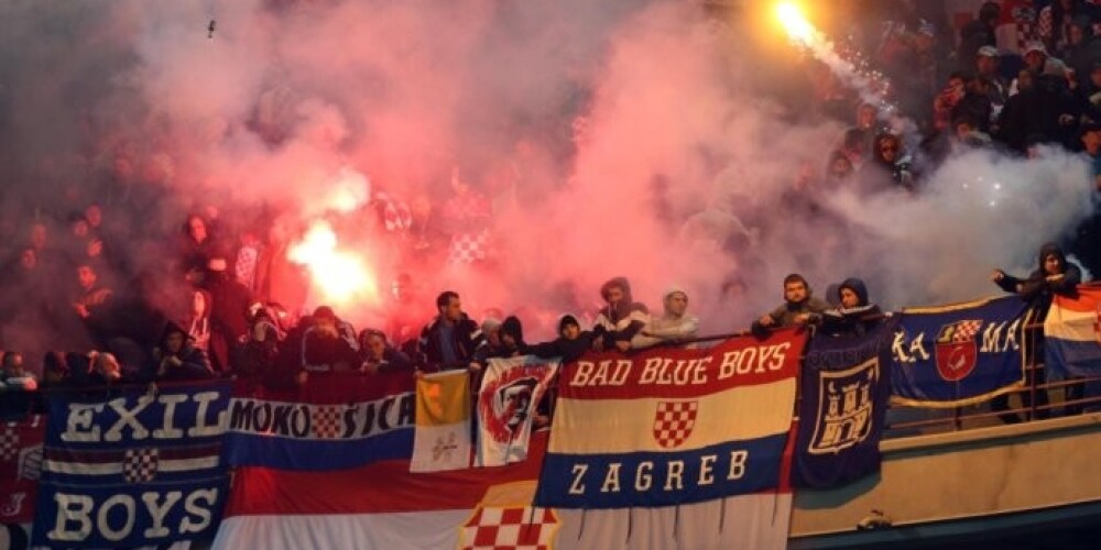 Horvātijas futbola līdzjutēji sarīko nekārtības; izlasei neizšķirts pret Itāliju. FOTO. VIDEO