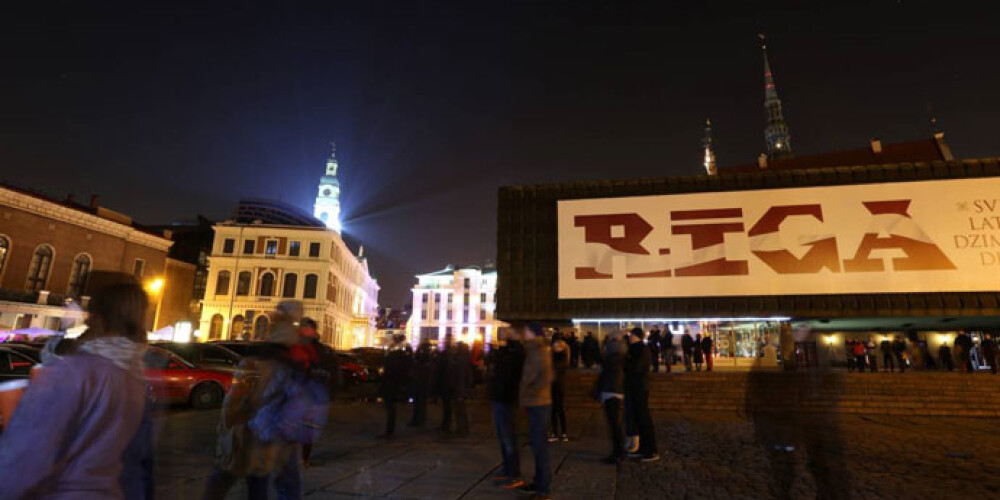 "Staro Rīga 2014" noslēgumā Daugavas krastmalā aicina veidot Saules zīmi
