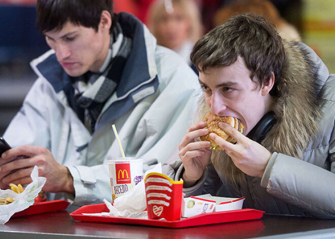 "McDonalds" atkal atver restorānu Puškina laukumā Maskavas centrā. FOTO