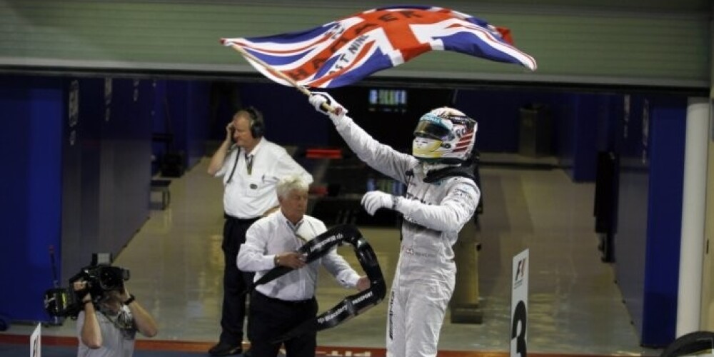 Lūiss Hamiltons otro reizi kļūst par F-1 pasaules čempionu. FOTO