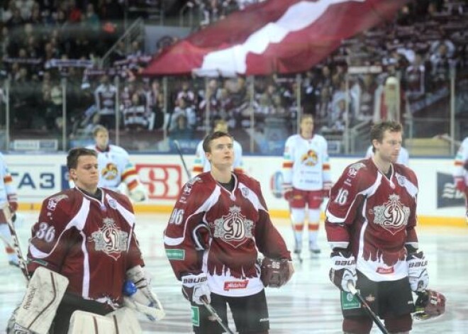 Rīgas "Dinamo" savā laukumā ar 3:4 (3:1, 0:2, 0:1) nācās atzīt spēcīgā Somijas kluba Helsinku "Jokerit" pārspēku. Latvijas komandas labā šajā cīņā vārtus guva Čārlzs Genovejs, Lauris Dārziņš un Kristaps Sotnieks, kamēr "Jokerit" rindās ar rezultatīviem raidījumiem izcēlās Jani Rita, Līnuss Umarks, Stīvs Mozess un Ate Ohtamā.