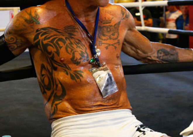 Mikijs Rurks gatavojas boksa mačam pēc 20 gadu pārtraukuma. Novērtējiet FOTO