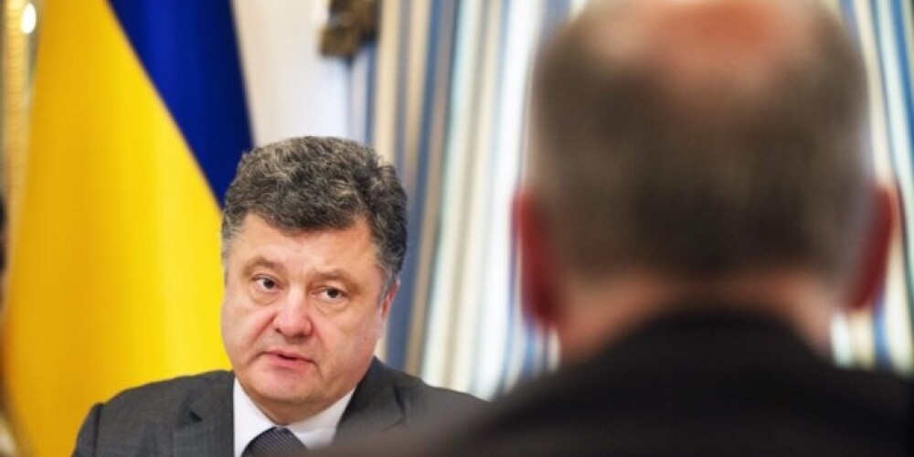 Президент Украины Петр Порошенко лично опроверг информацию о том, что Владимир Путин ему угрожал