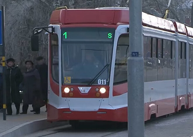 Daugavpilī jau mēnesi kursē jaunie tramvaji. VIDEO