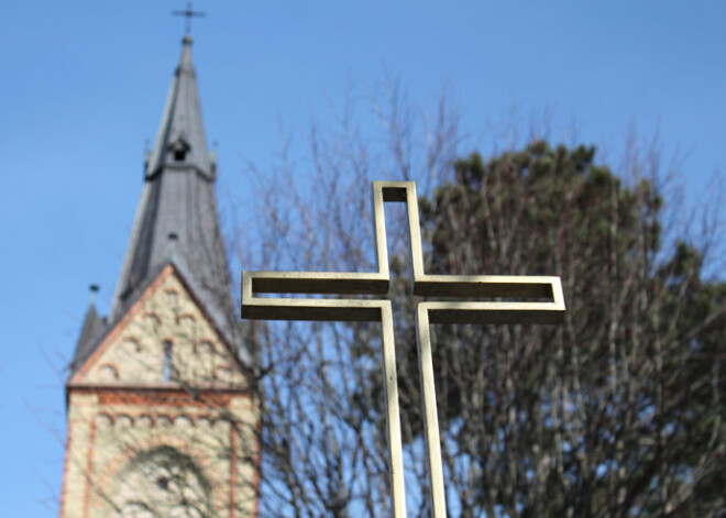 Adventes dievkalpojumā Torņakalna baznīcā pieminēs mūžībā aizsauktos bērnus