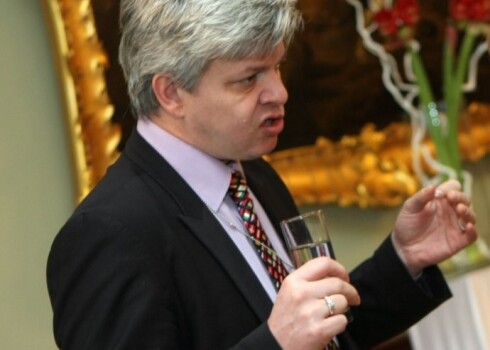 Partijā lēma, ka, ja Spolītis nolemšot nolikt deputāta mandātu, tad nebūšot pamata runāt par izslēgšanu no partijas. Savukārt, ja Spolītis nolems saglabāt deputāta mandātu, tad viņam būšot jāizstājas no partijas.