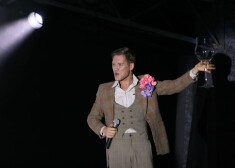 Ralfs Eilands „Cabaret La Luna” pirmizrādē demonstrēja izcilu balss materiālu.