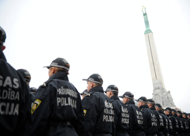 Pasniegs apbalvojumus policistiem