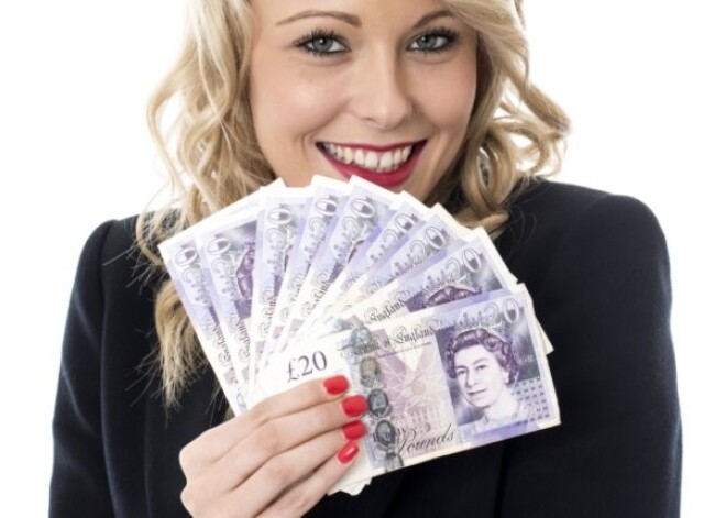 Исследование: лесбиянки зарабатывают больше, чем гетеросексуальные женщины